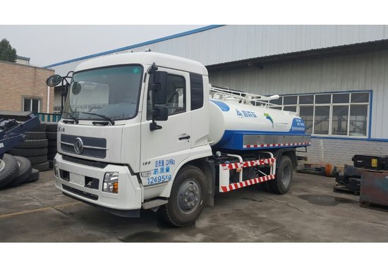 Ô tô phun nước rửa đường