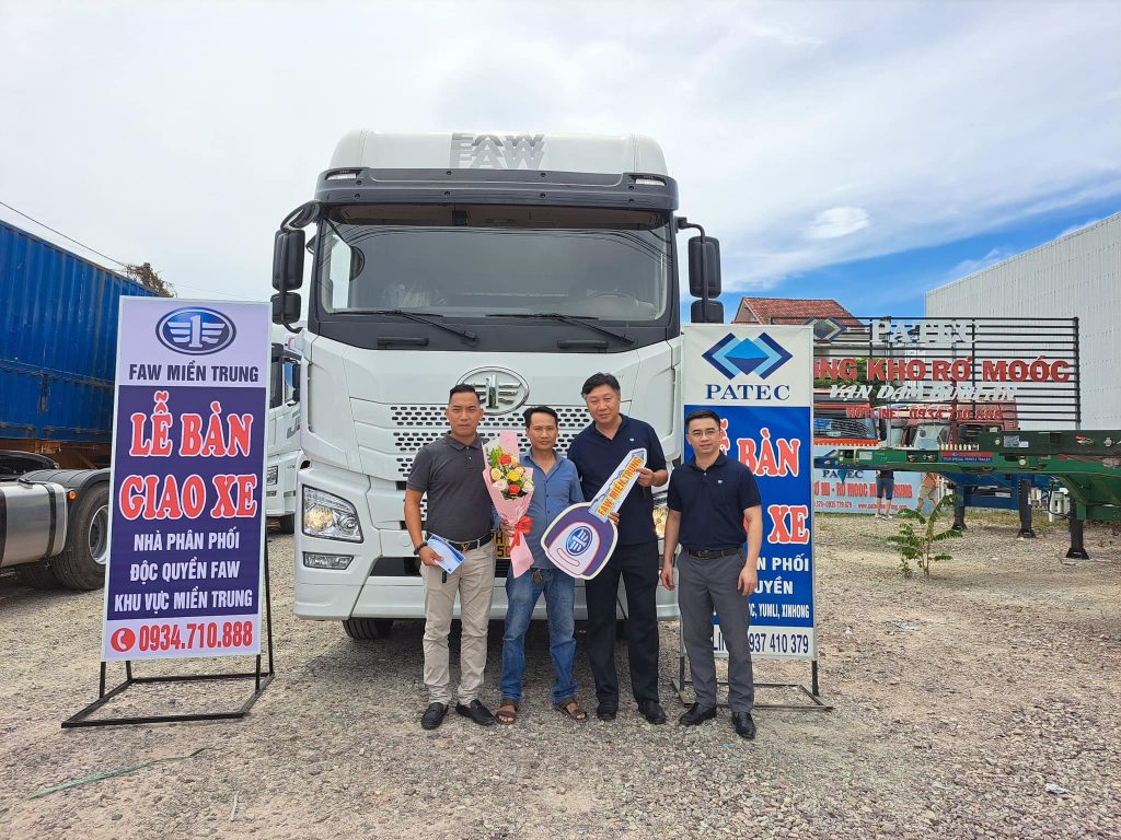 Bàn giao xe cho khách hàng