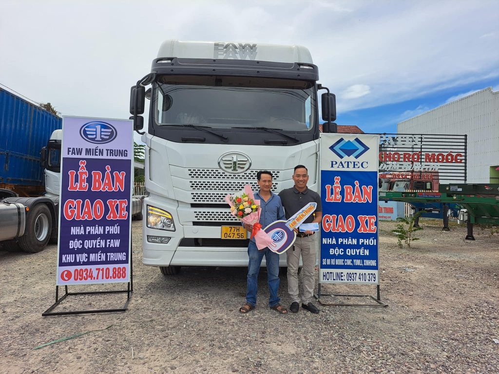 Bàn giao xe cho khách hàng